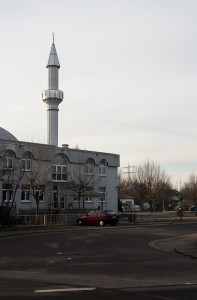 Noch an der Moschee vorbei...