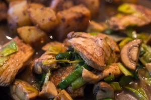 Chicken Marsala mit Kohlrabi-Würfeln